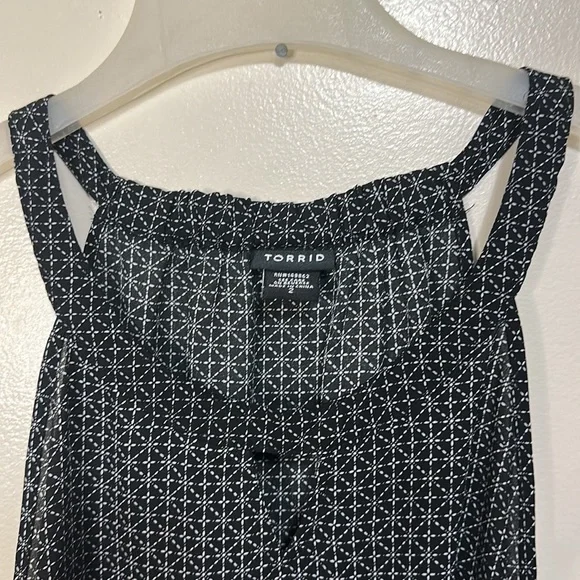 Torrid Women’s Sleeveless Black Pattern w/ Stripes Bottom Top Size 2X - Picture 6 of 6